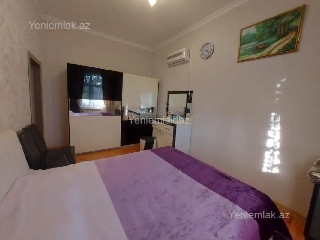 Satılır 9 otaqlı həyət evi 250 m²
