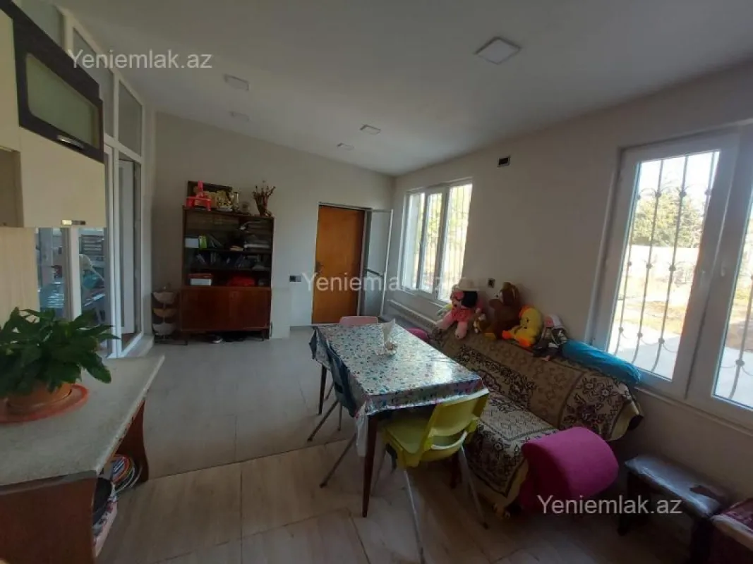 Satılır 9 otaqlı həyət evi 250 m²