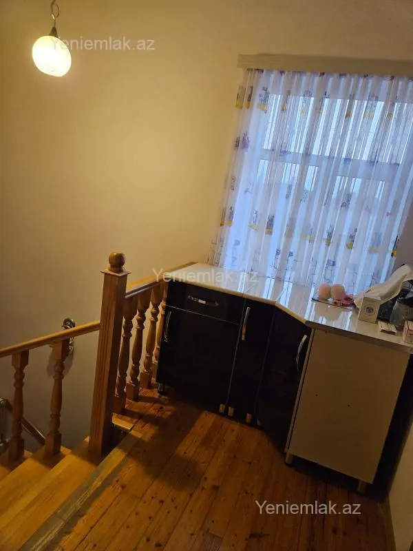 Satılır 9 otaqlı həyət evi 250 m²