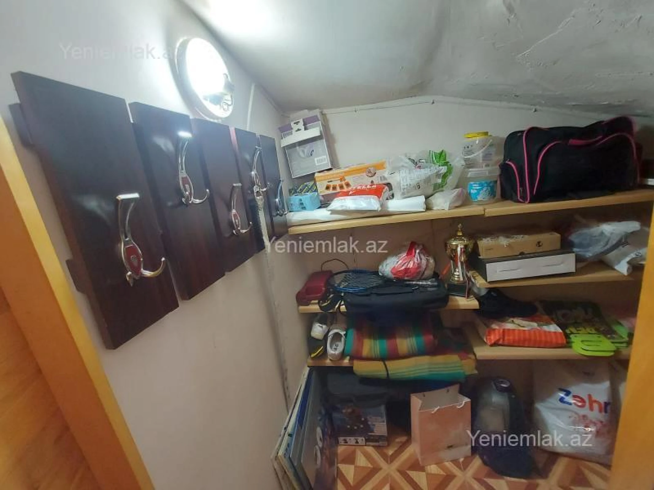 Satılır 9 otaqlı həyət evi 250 m²
