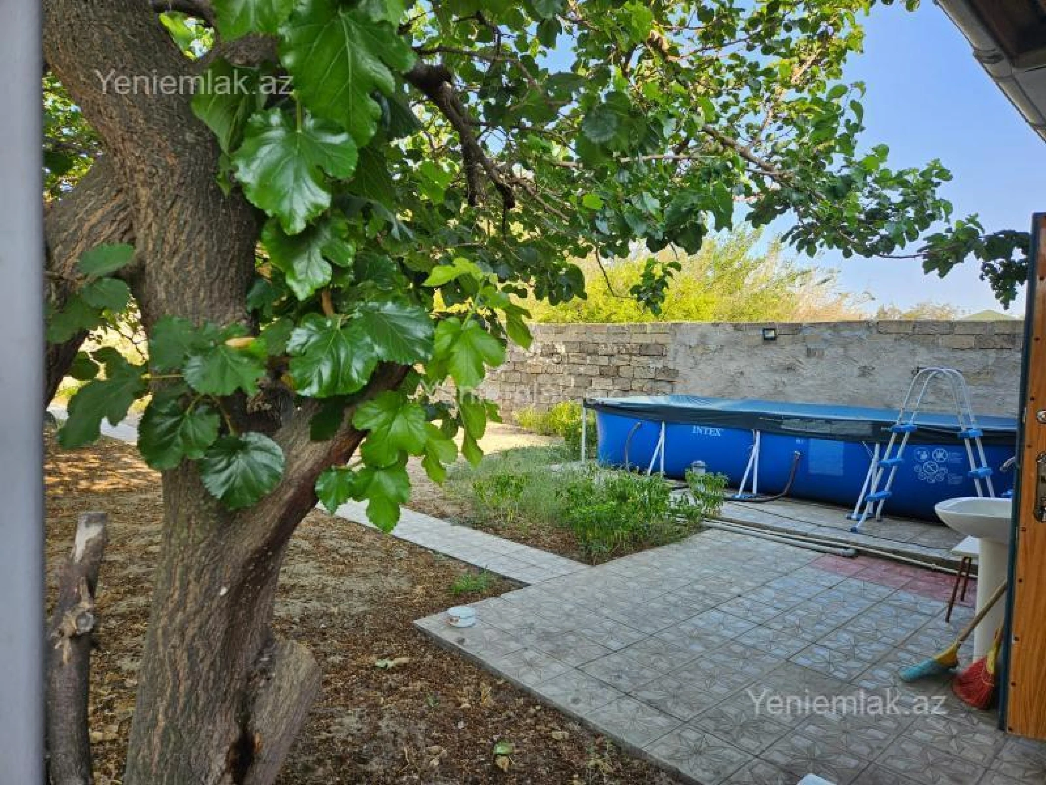 Satılır 9 otaqlı həyət evi 250 m²