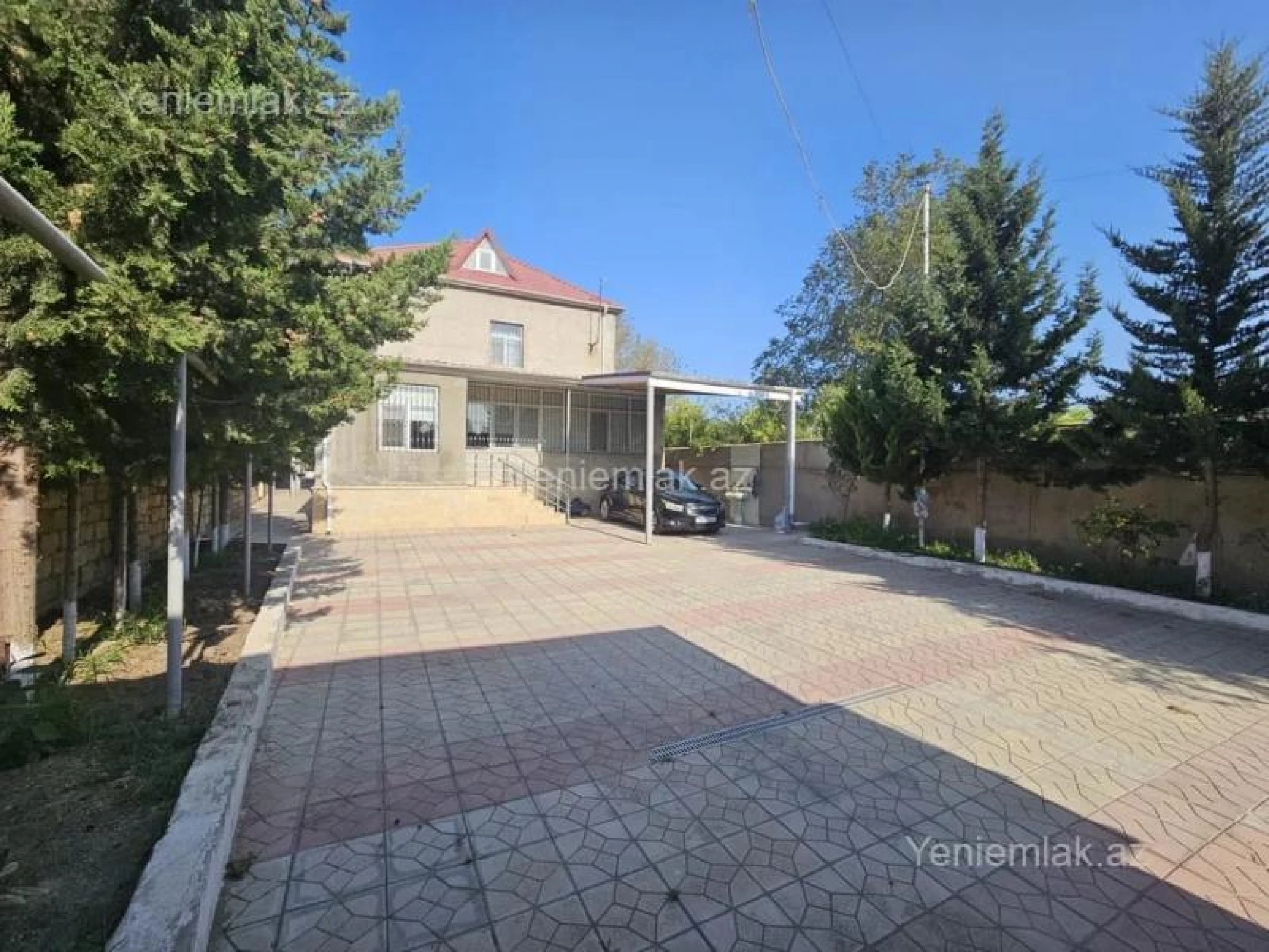 Satılır 9 otaqlı həyət evi 250 m²