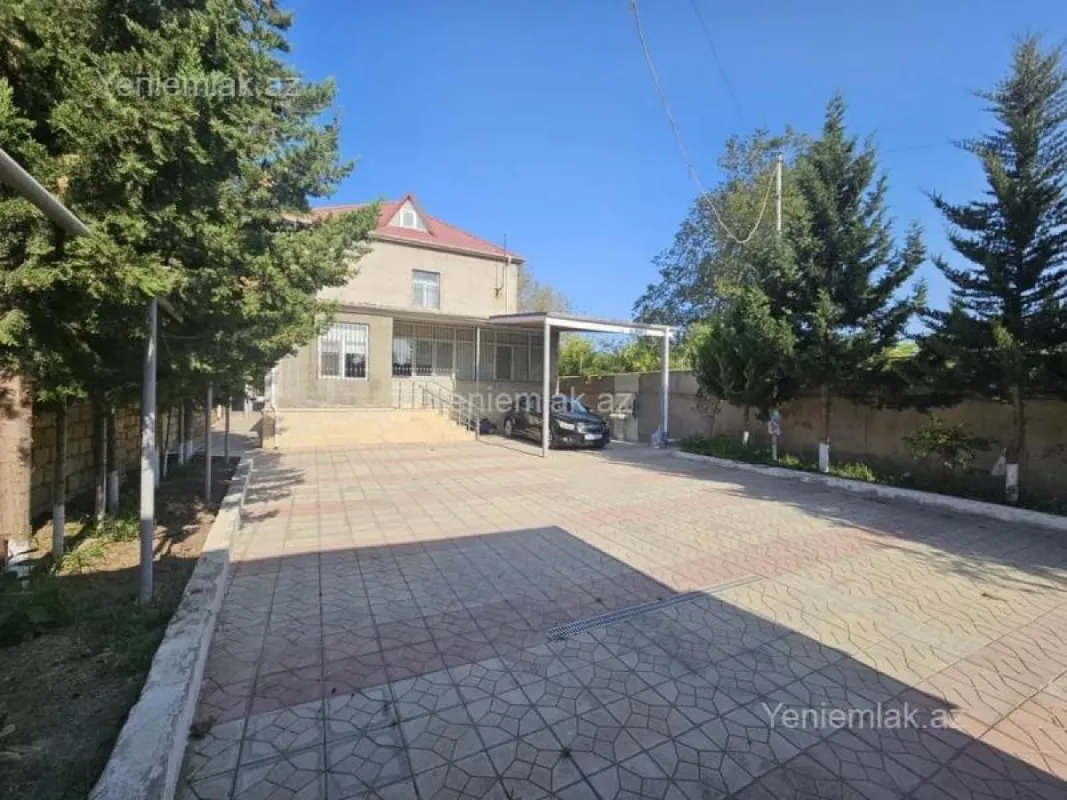 Satılır 9 otaqlı həyət evi 250 m²