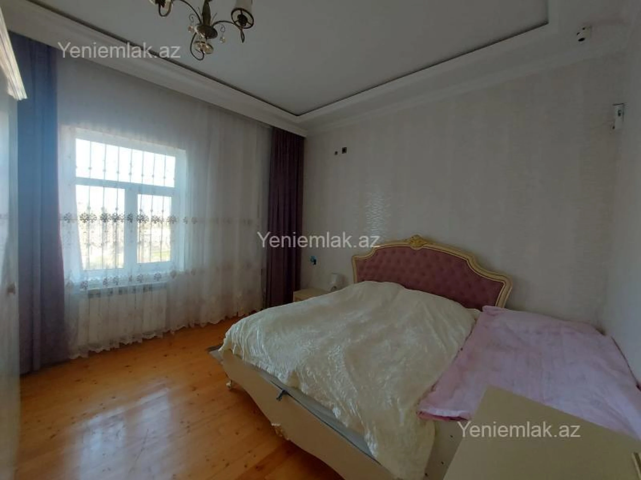 Satılır 9 otaqlı həyət evi 250 m²
