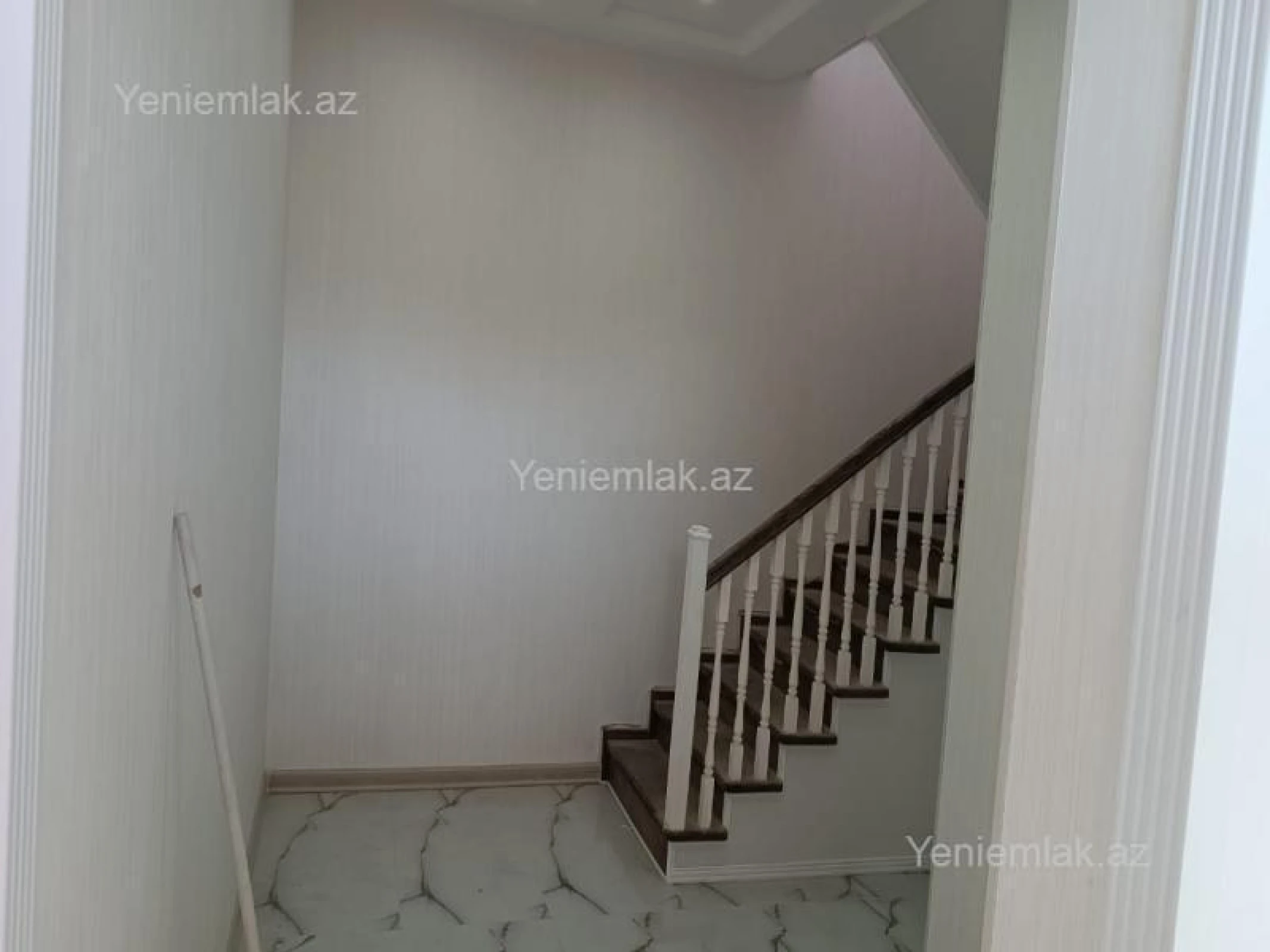 Satılır 4 otaqlı həyət evi 180 m²