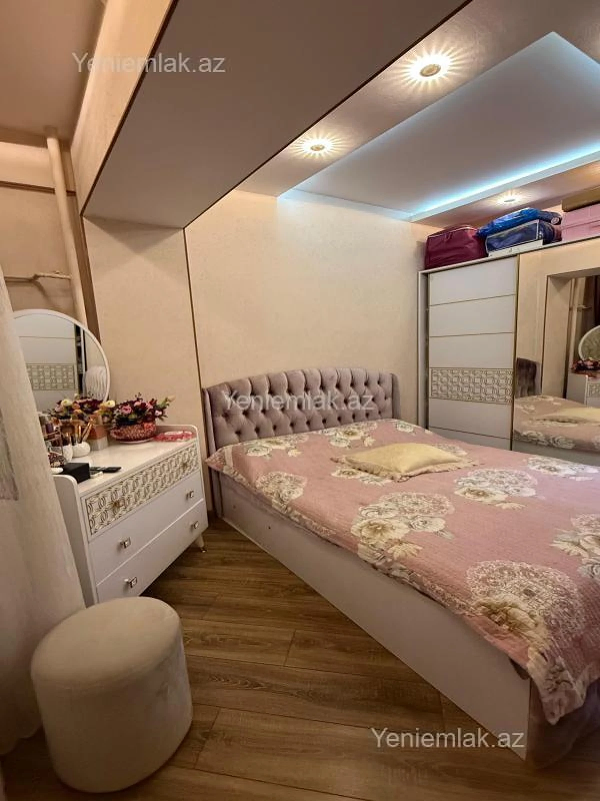 Satılır 3 otaqlı yeni tikili 70 m²