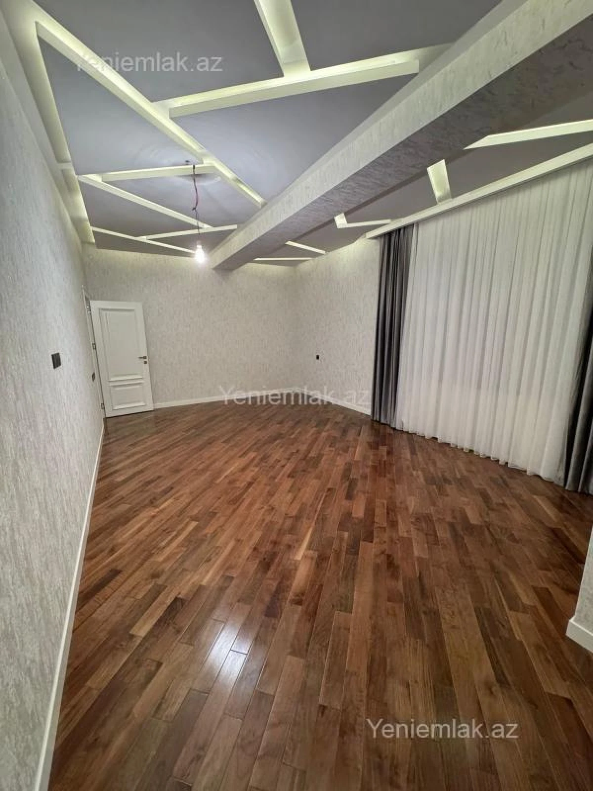 Satılır 4 otaqlı yeni tikili 140 m²