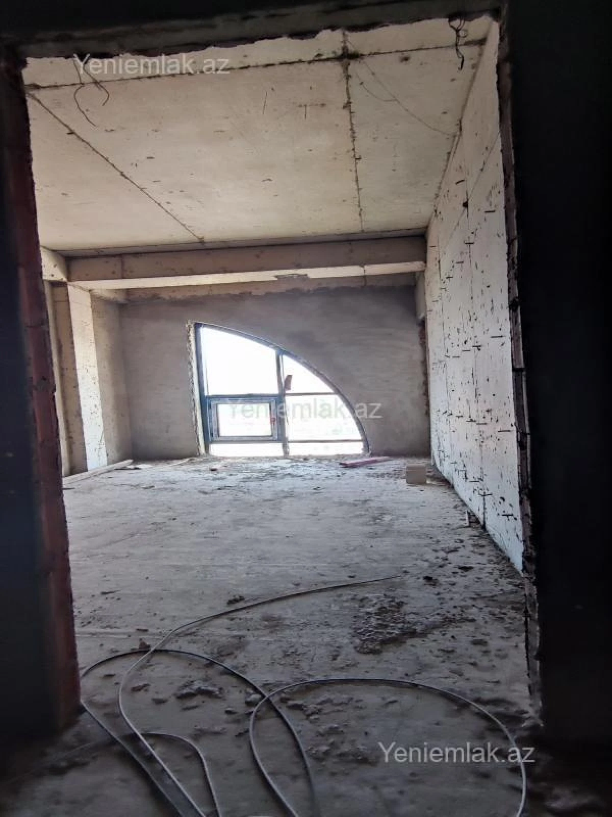 Satılır 2 otaqlı yeni tikili 82 m²