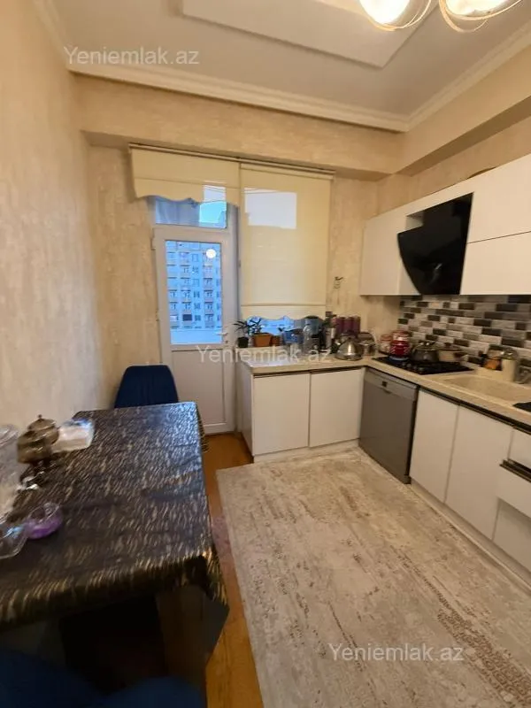 Satılır 3 otaqlı köhnə tikili 102 m²