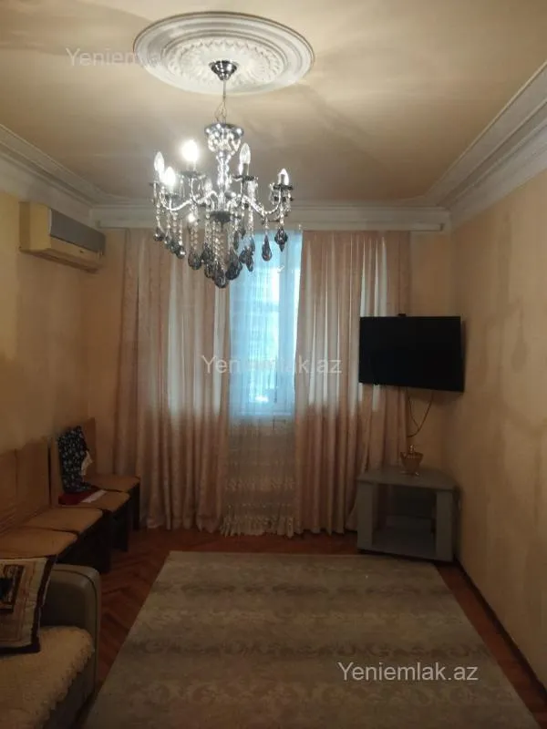 Satılır 3 otaqlı köhnə tikili 74 m²