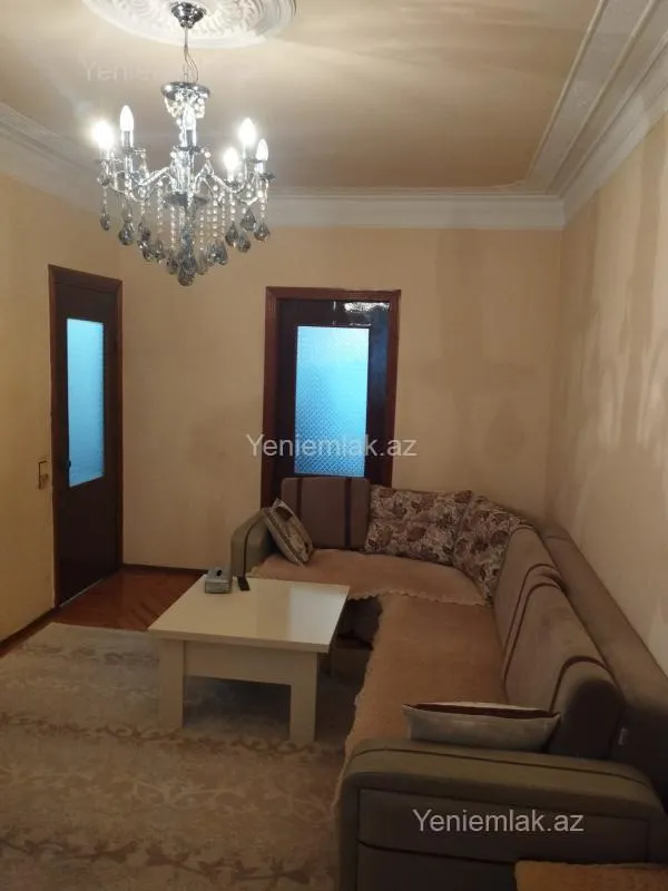 Satılır 3 otaqlı köhnə tikili 74 m²
