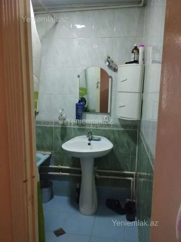 Satılır 3 otaqlı köhnə tikili 74 m²