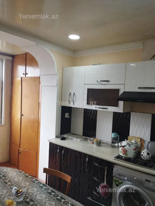 Satılır 3 otaqlı köhnə tikili 74 m²