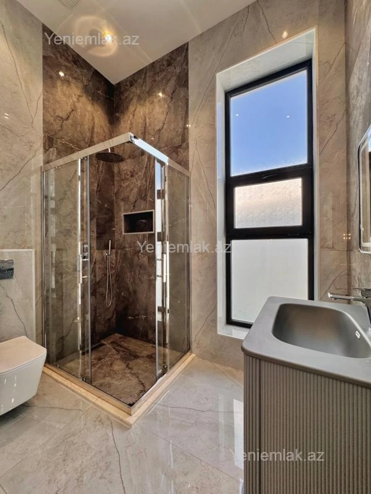 Satılır 5 otaqlı həyət evi 260 m²