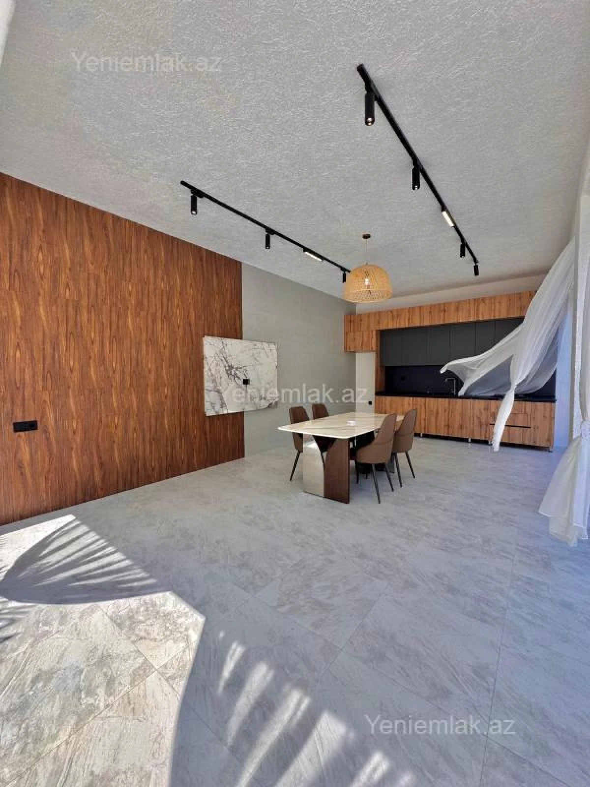 Satılır 5 otaqlı həyət evi 260 m²