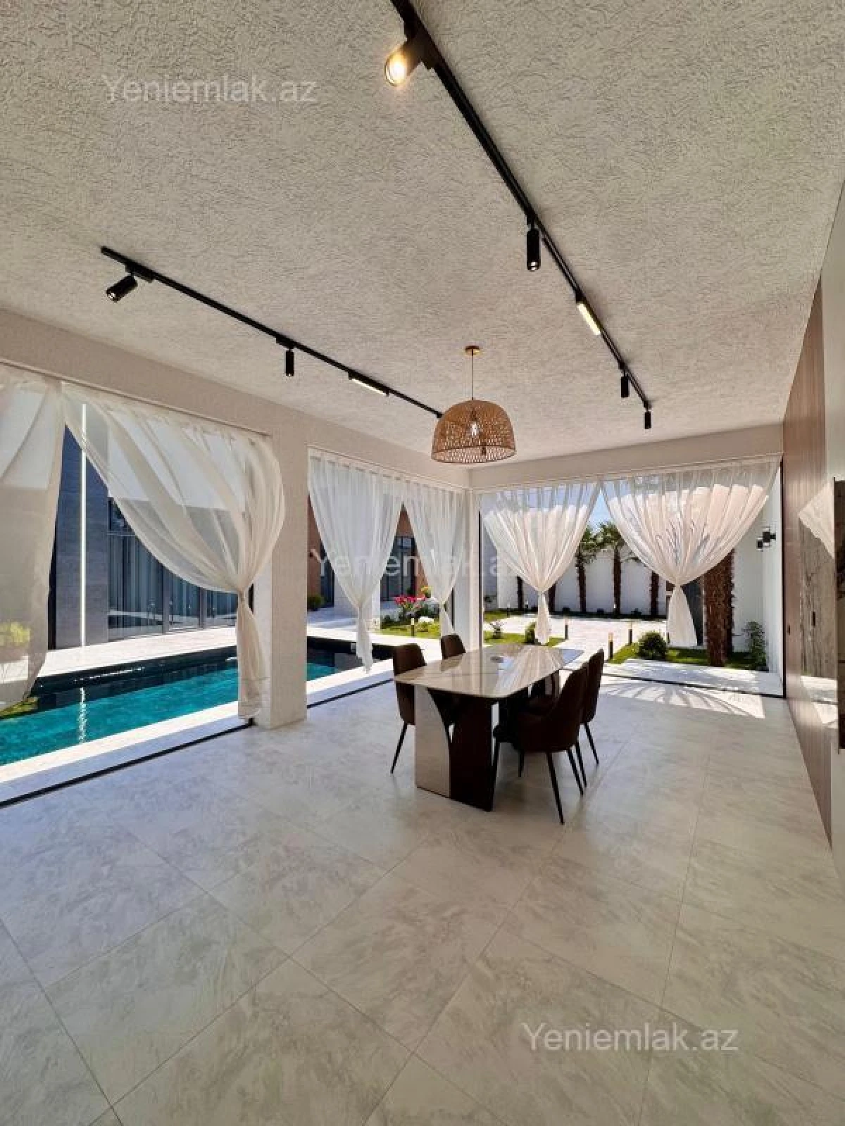 Satılır 5 otaqlı həyət evi 260 m²