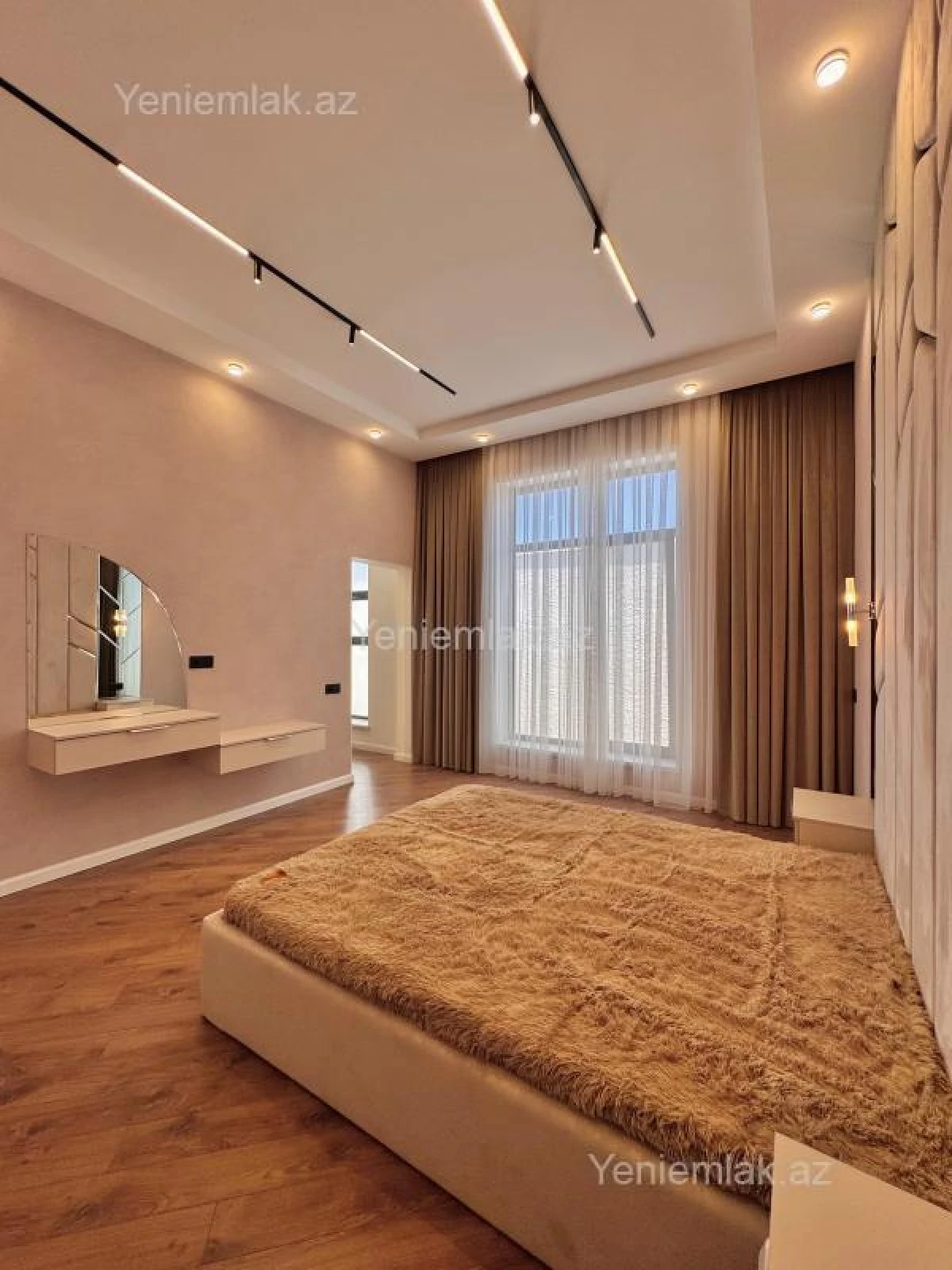 Satılır 5 otaqlı həyət evi 260 m²