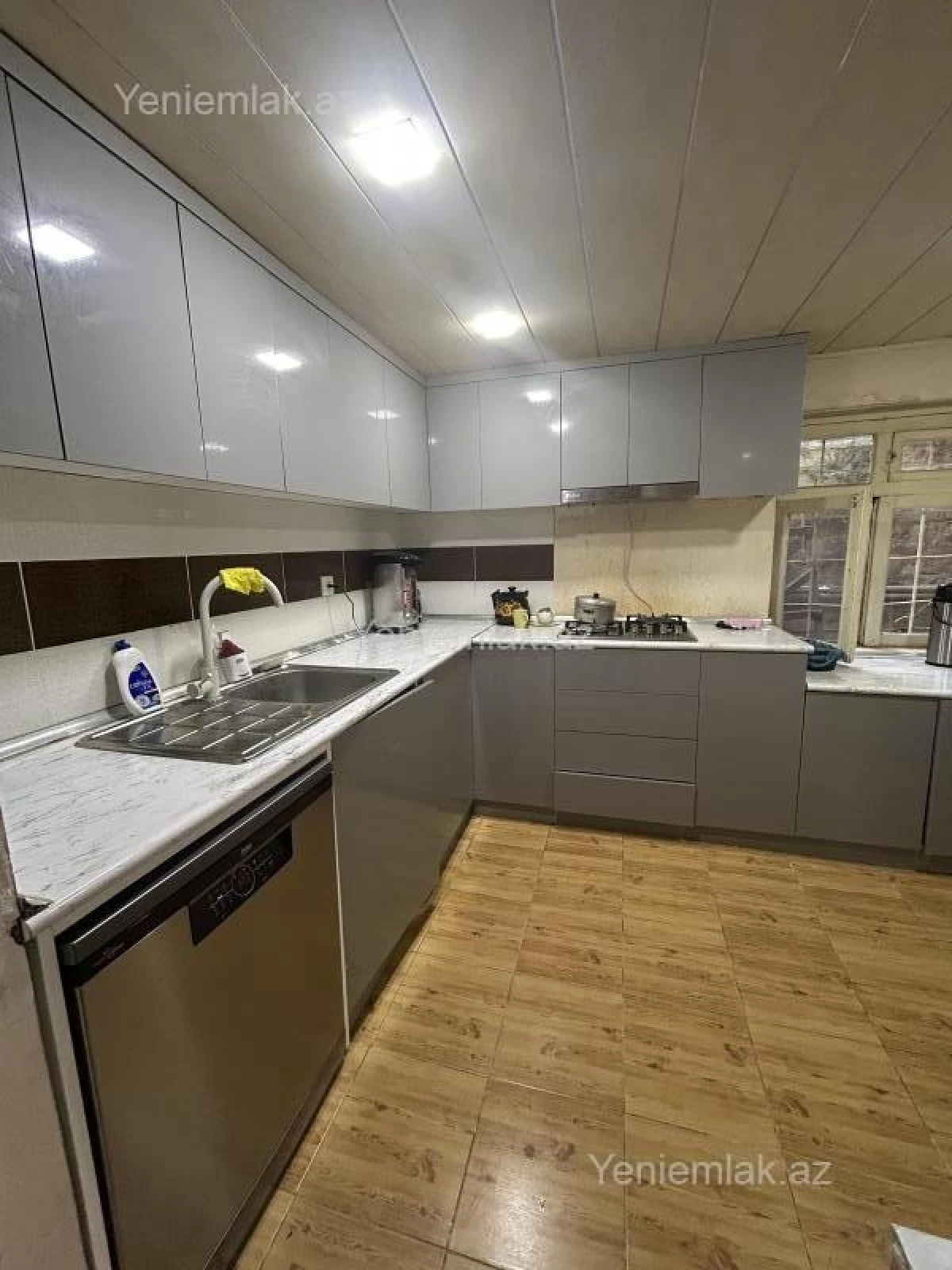 Satılır 4 otaqlı həyət evi 180 m²