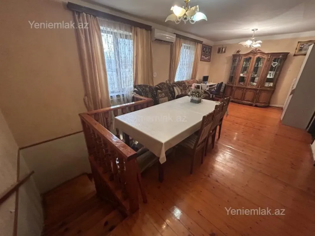 Satılır 4 otaqlı həyət evi 180 m²