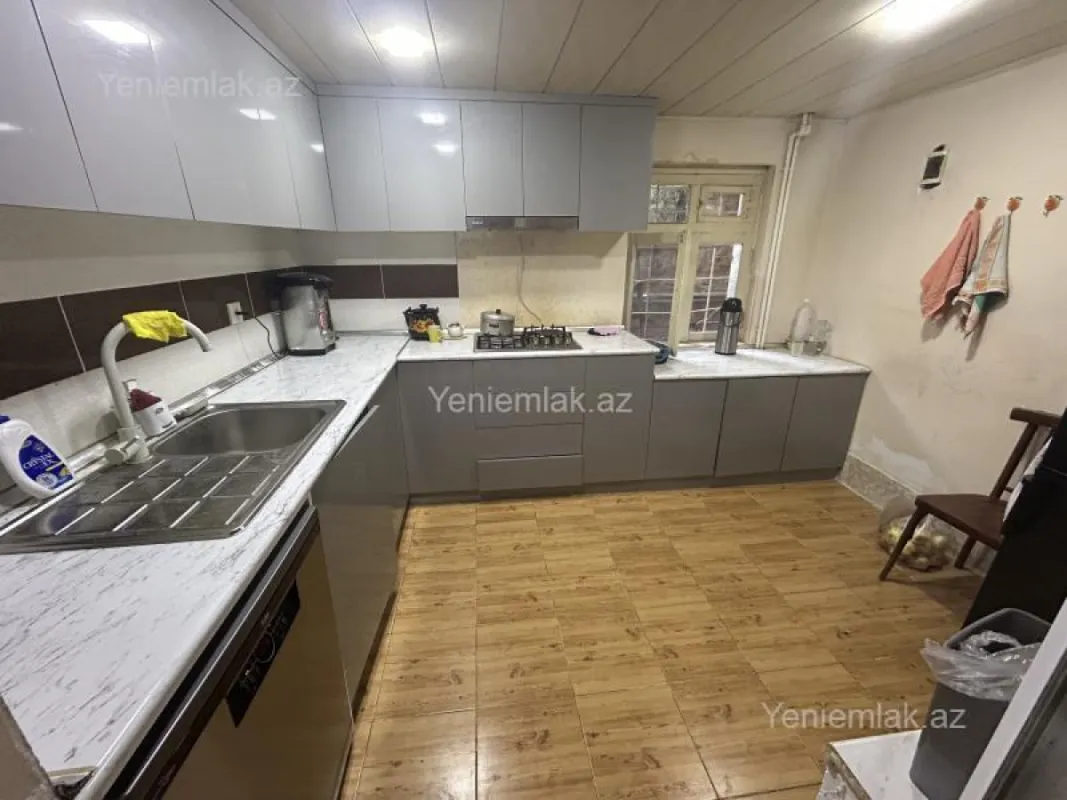 Satılır 4 otaqlı həyət evi 180 m²