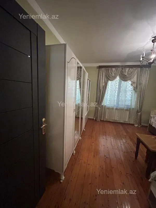 Satılır 4 otaqlı həyət evi 180 m²