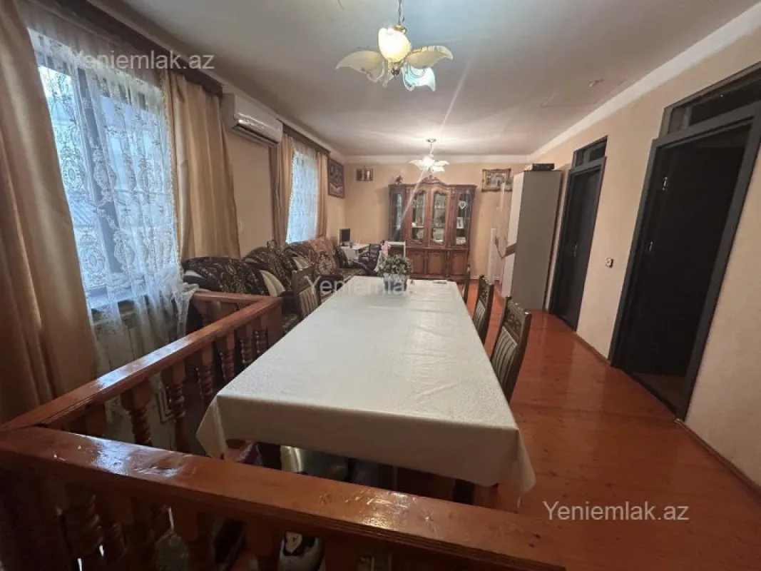 Satılır 4 otaqlı həyət evi 180 m²