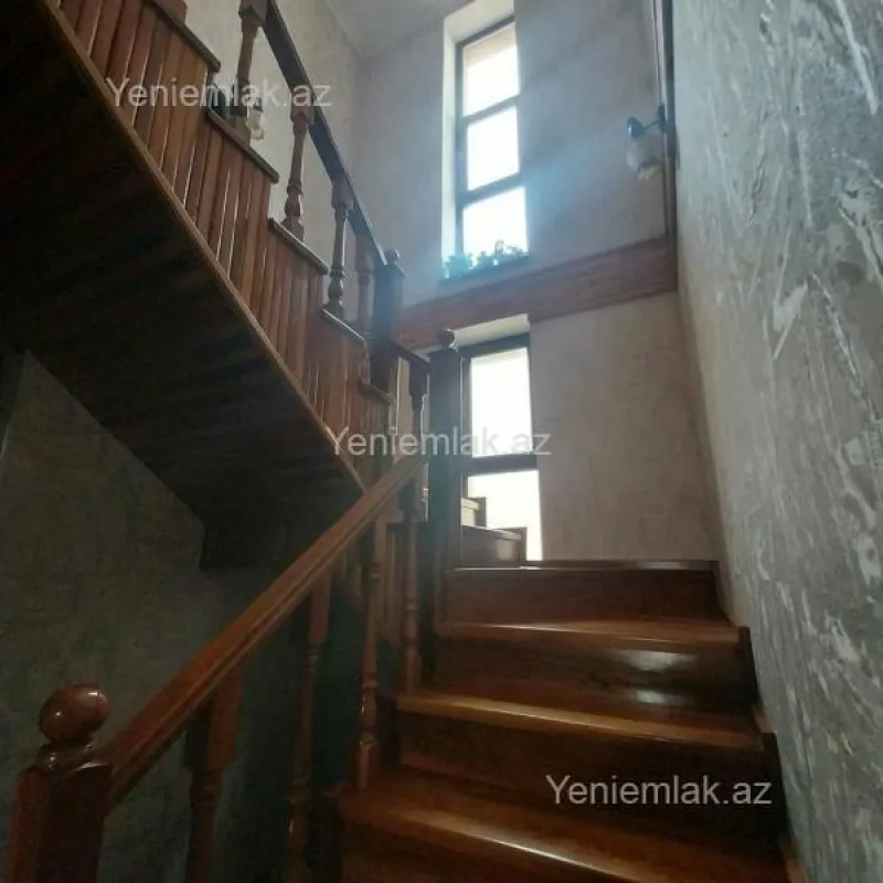 Satılır 6 otaqlı həyət evi 360 m²