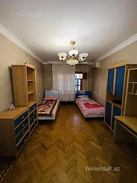 Satılır 4 otaqlı köhnə tikili 100 m²