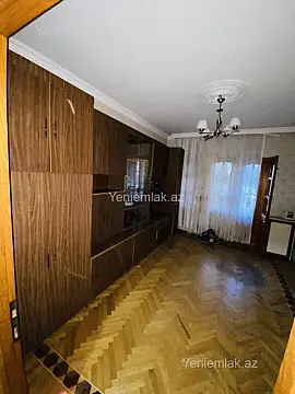 Satılır 4 otaqlı köhnə tikili 100 m²