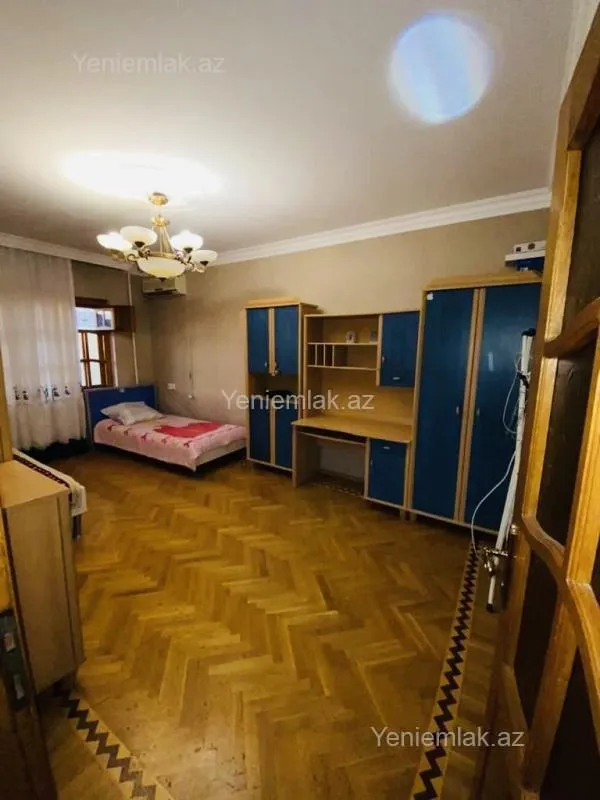 Satılır 4 otaqlı köhnə tikili 100 m²