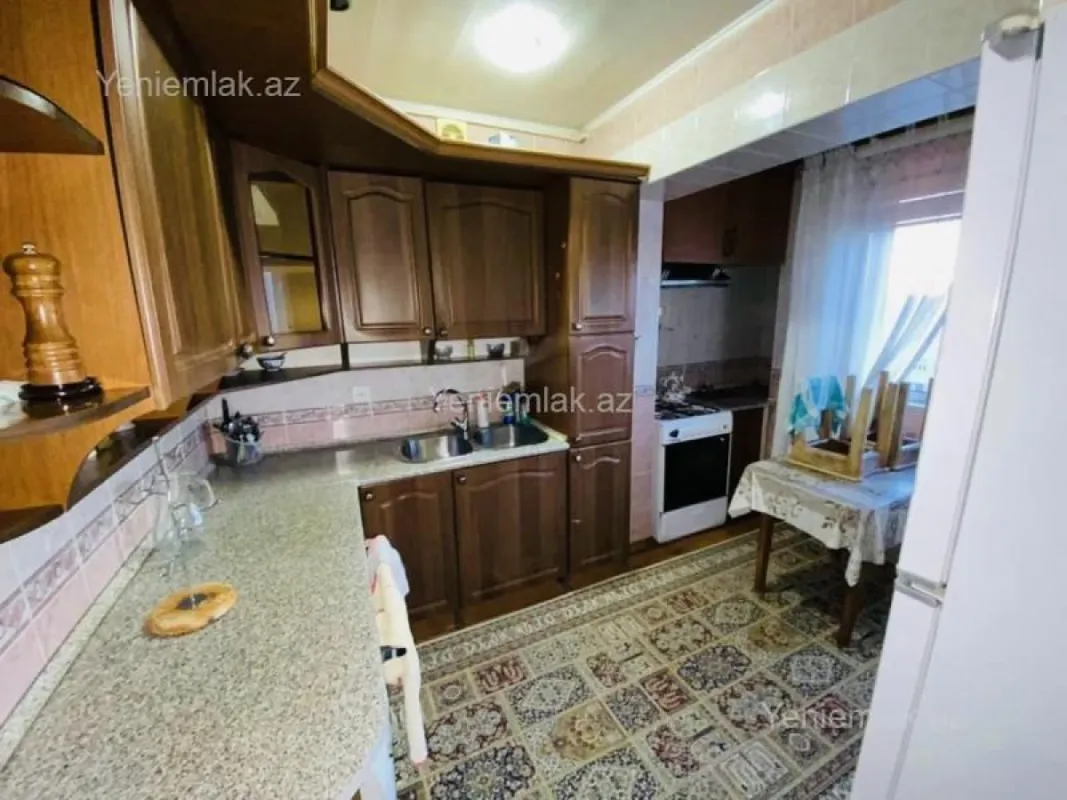 Satılır 4 otaqlı köhnə tikili 100 m²