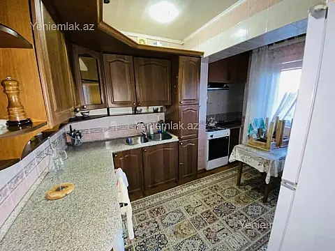 Satılır 4 otaqlı köhnə tikili 100 m²