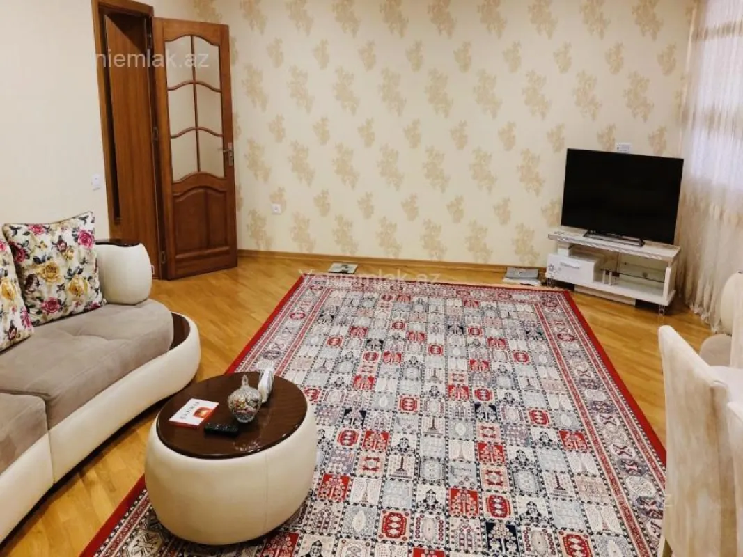 Satılır 4 otaqlı köhnə tikili 100 m²