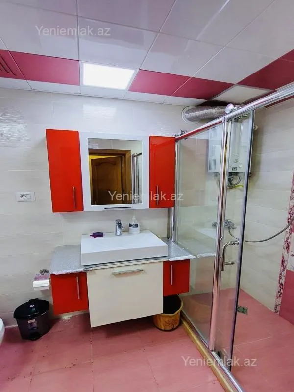 Satılır 4 otaqlı köhnə tikili 100 m²