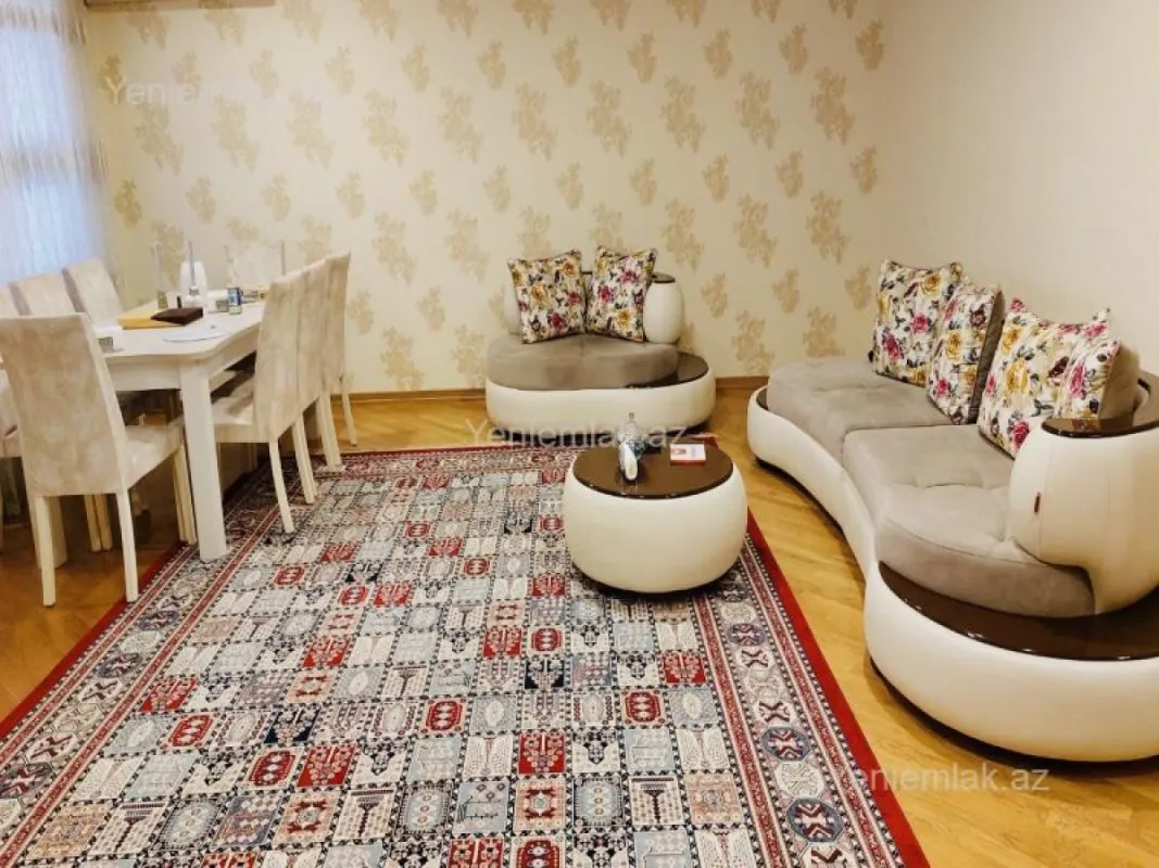 Satılır 4 otaqlı köhnə tikili 100 m²