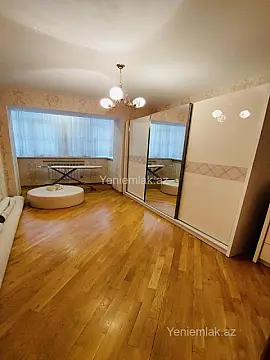 Satılır 4 otaqlı köhnə tikili 100 m²