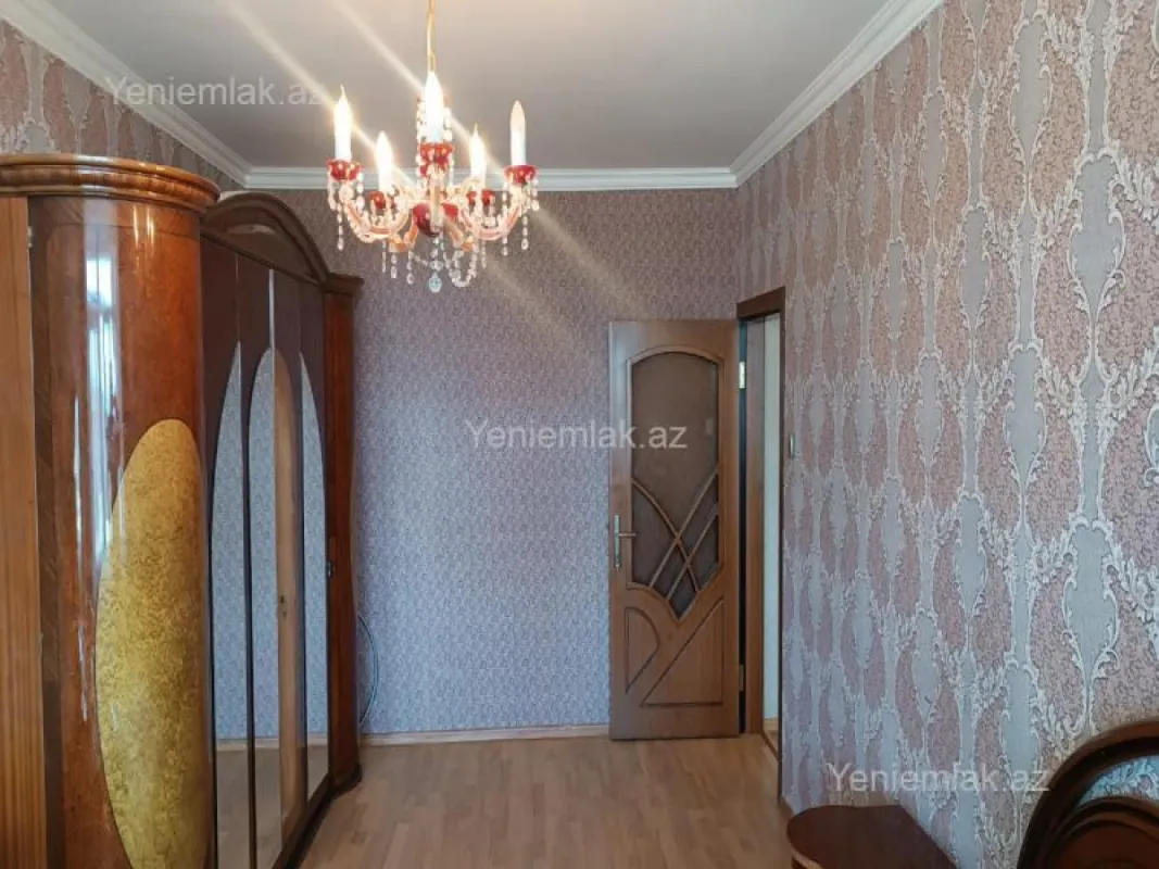 Satılır 5 otaqlı köhnə tikili 120 m²