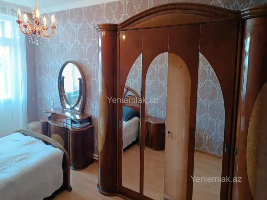 Satılır 5 otaqlı köhnə tikili 120 m²