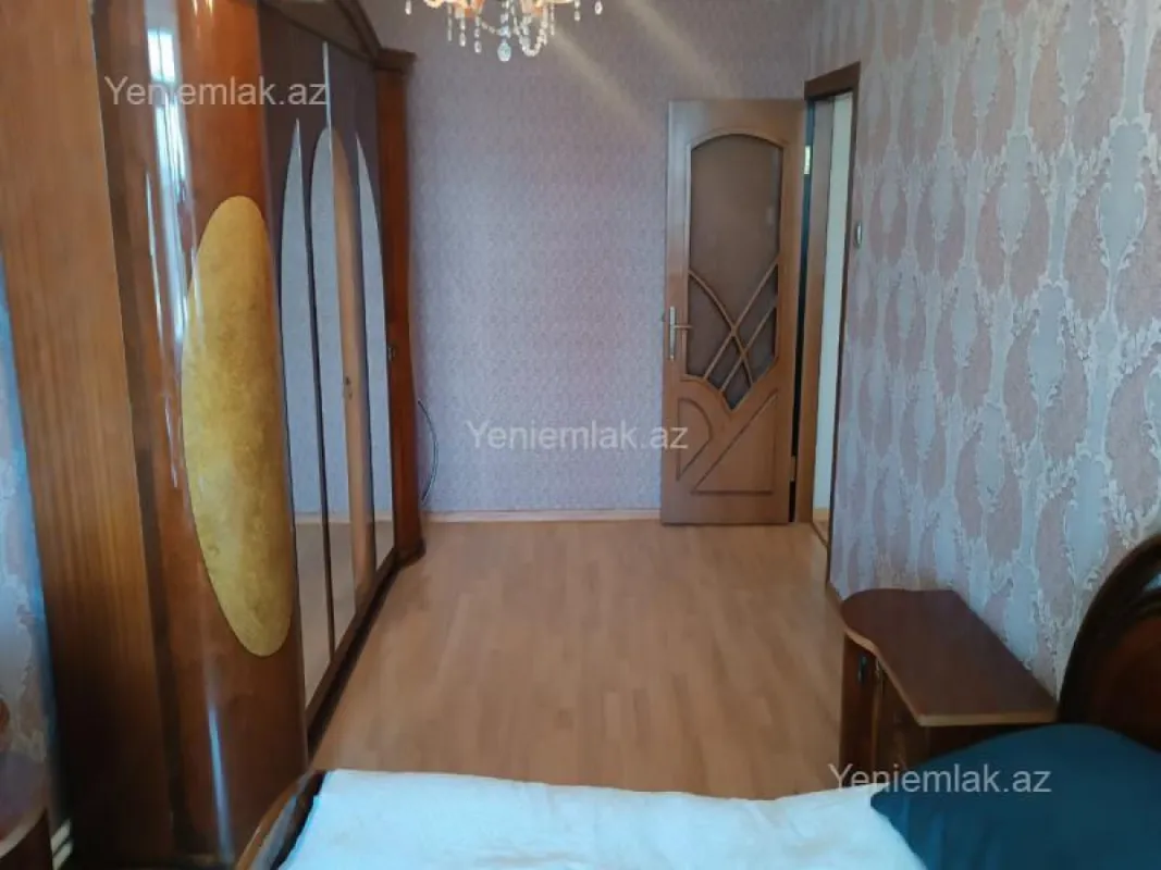 Satılır 5 otaqlı köhnə tikili 120 m²