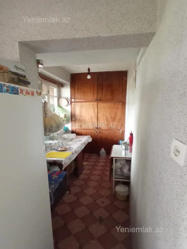 Satılır 5 otaqlı köhnə tikili 100 m²