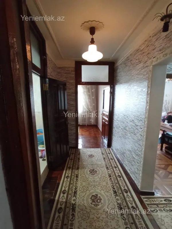 Satılır 5 otaqlı köhnə tikili 100 m²