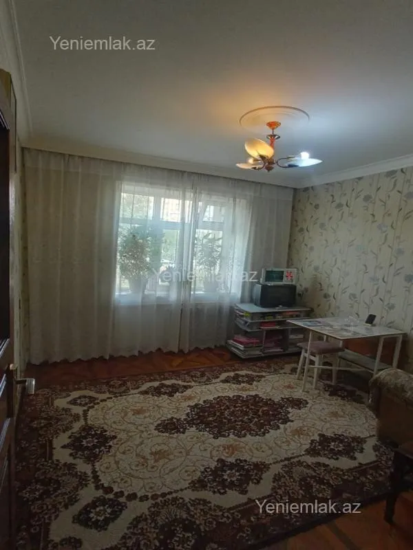 Satılır 5 otaqlı köhnə tikili 100 m²