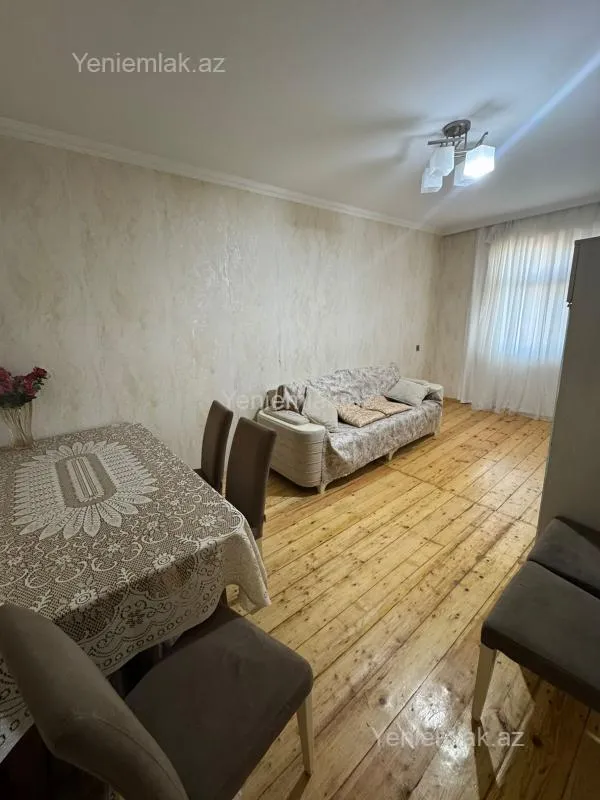 Satılır 2 otaqlı köhnə tikili 60 m²