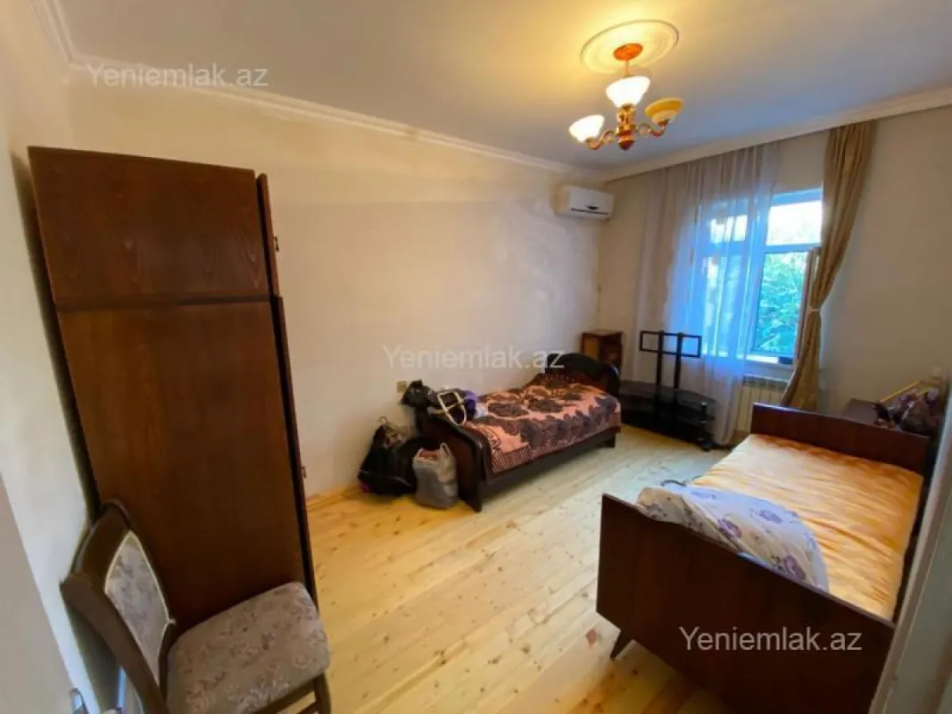 Satılır 6 otaqlı həyət evi 240 m²