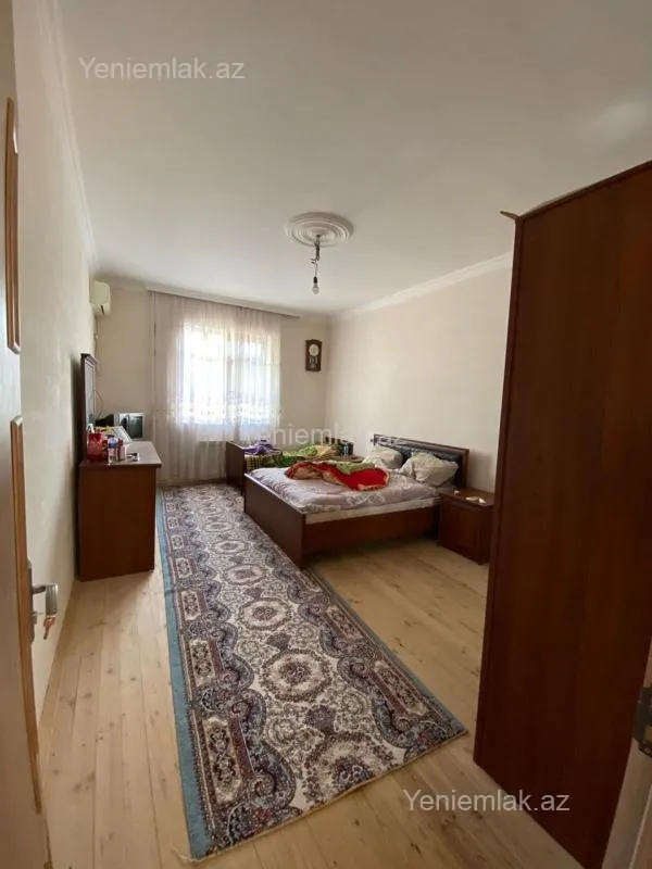 Satılır 6 otaqlı həyət evi 240 m²