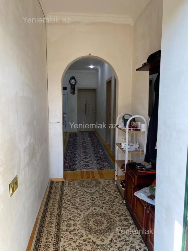 Satılır 6 otaqlı həyət evi 240 m²