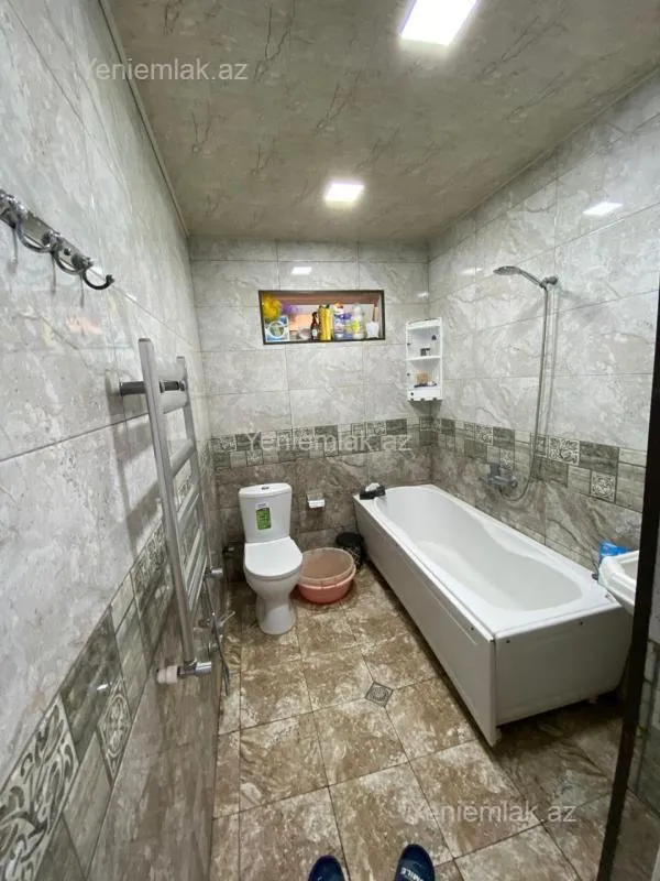 Satılır 6 otaqlı həyət evi 240 m²