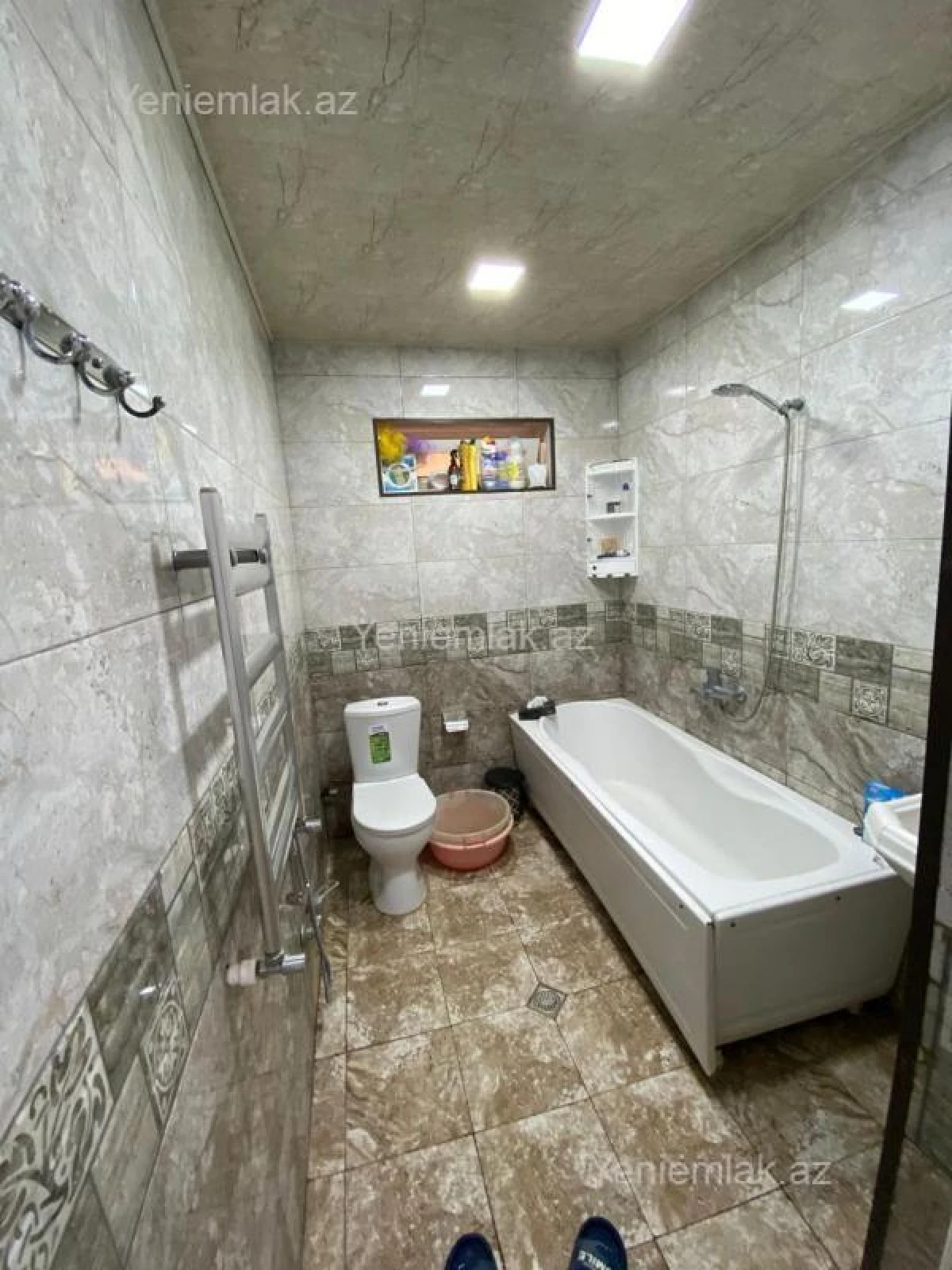 Satılır 6 otaqlı həyət evi 240 m²