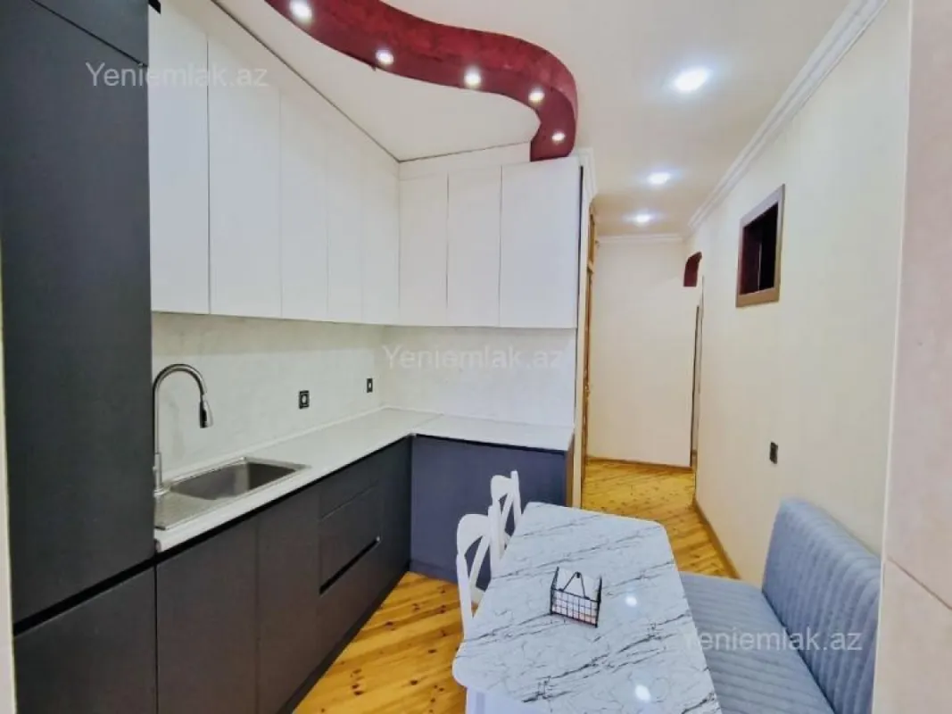 Satılır 3 otaqlı köhnə tikili 60 m²