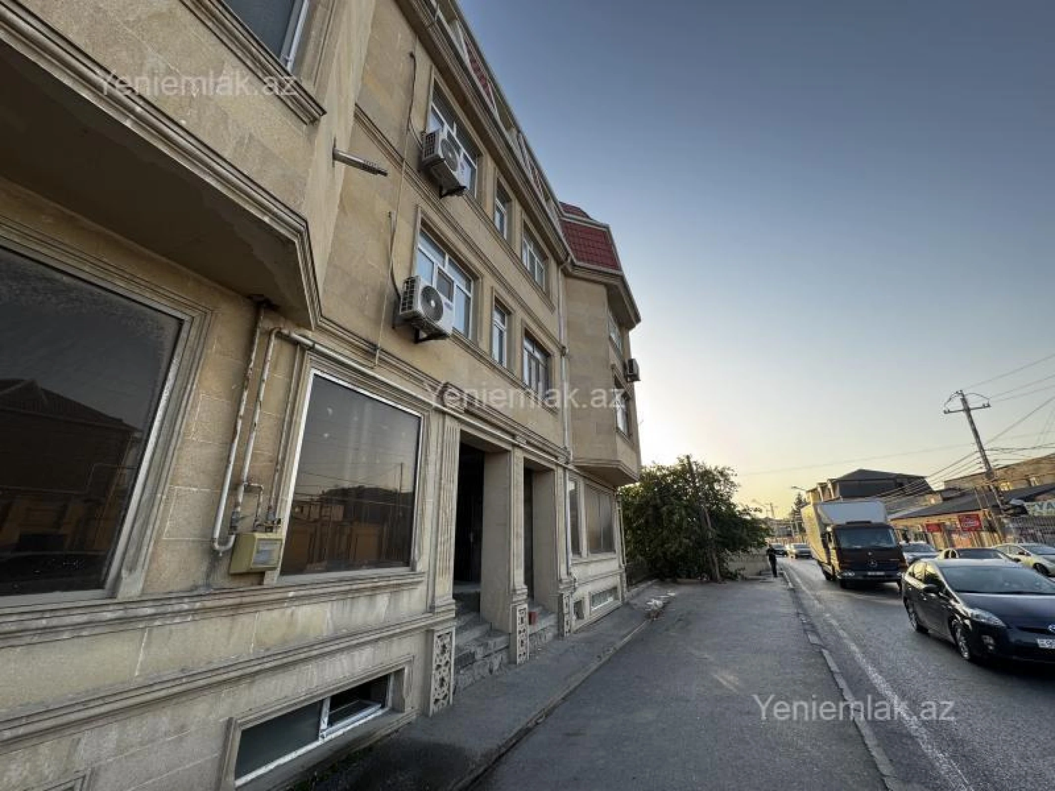 Satılır 3 otaqlı obyekt 537 m²